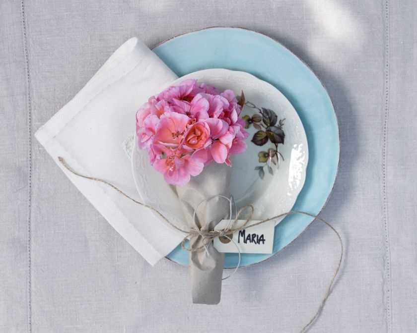 dekoracje na stół z pelargoniami na garden party