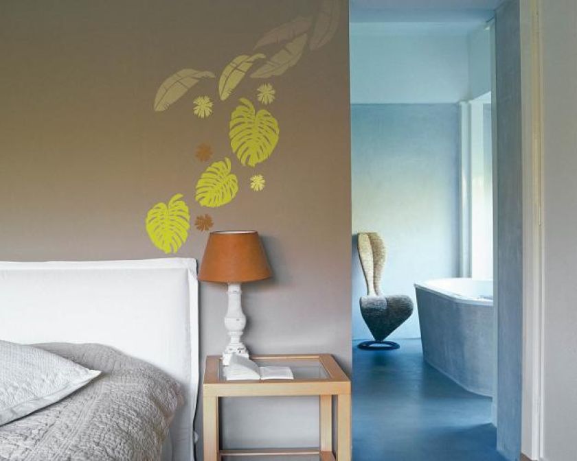 Niewielki detal, a urozmaici nudną ścianę. Cena naklejki - 100 zł. JVD