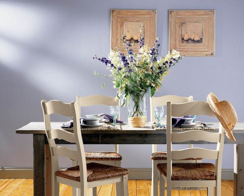 W modnych fioletach - Regal-Eggshell Finish 319 (68 zł/litr). BENJAMIN MOORE