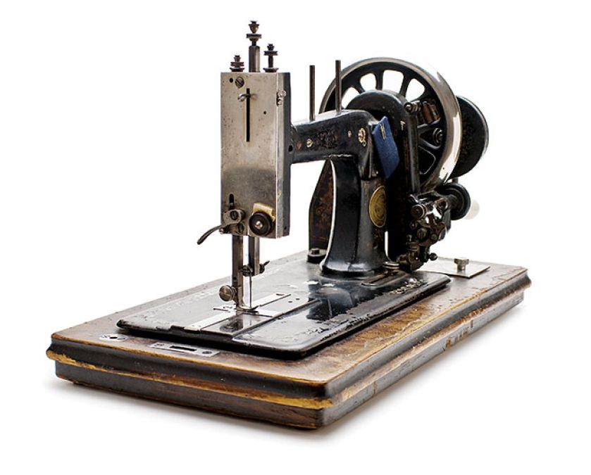 Historia wynalezienia maszyny do szycia z seksem w tle.