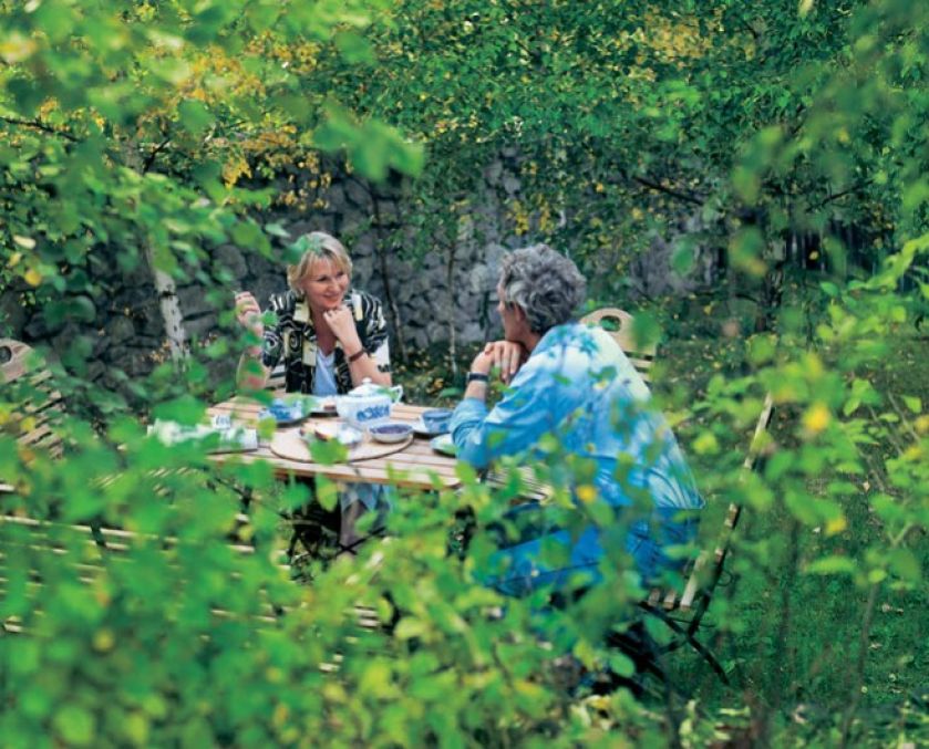 Właściciele tak zaplanowali ogród, żeby z miejsc, w ktorych najchętniej wypoczywają, roztaczał się piękny widok.