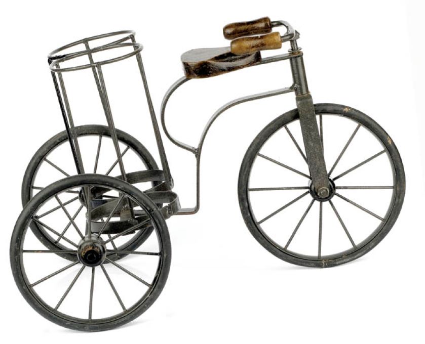 Rower damski z bagażnikiem, z 1870 r. Fot. Shutterstock.com