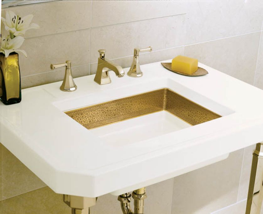 Umywalka Saree firmy Kohler za 5456 zł, bateria w kolorze francuskiego złota za 3017 zł. SANIMEX