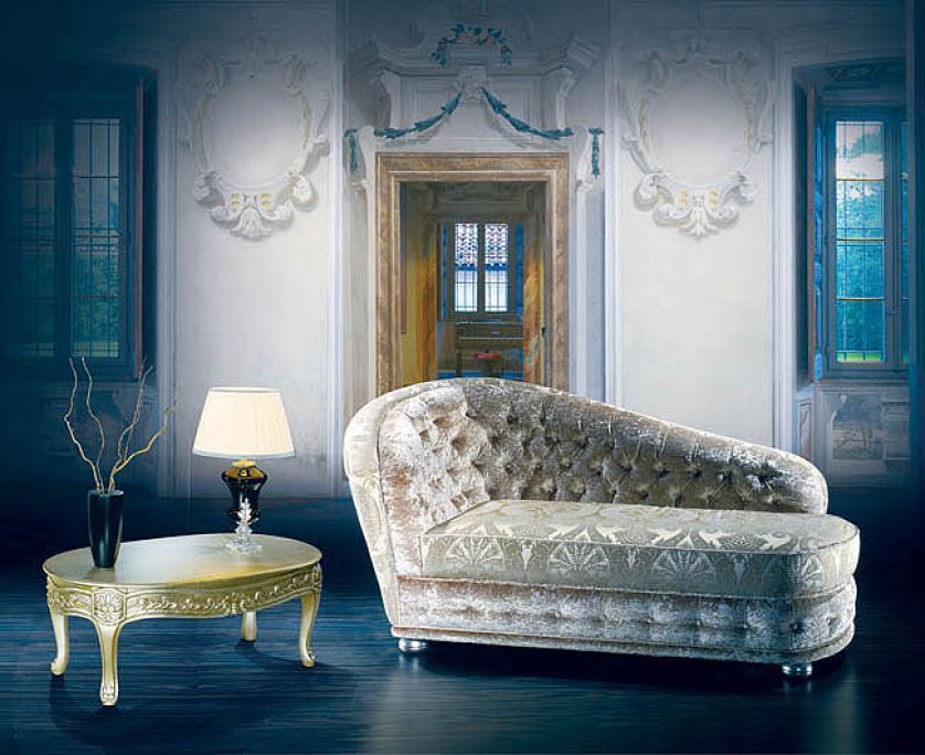 Pałacowy szezlong Zoy od Epoque Salotti za 2208 euro. STUDIO ITALIA