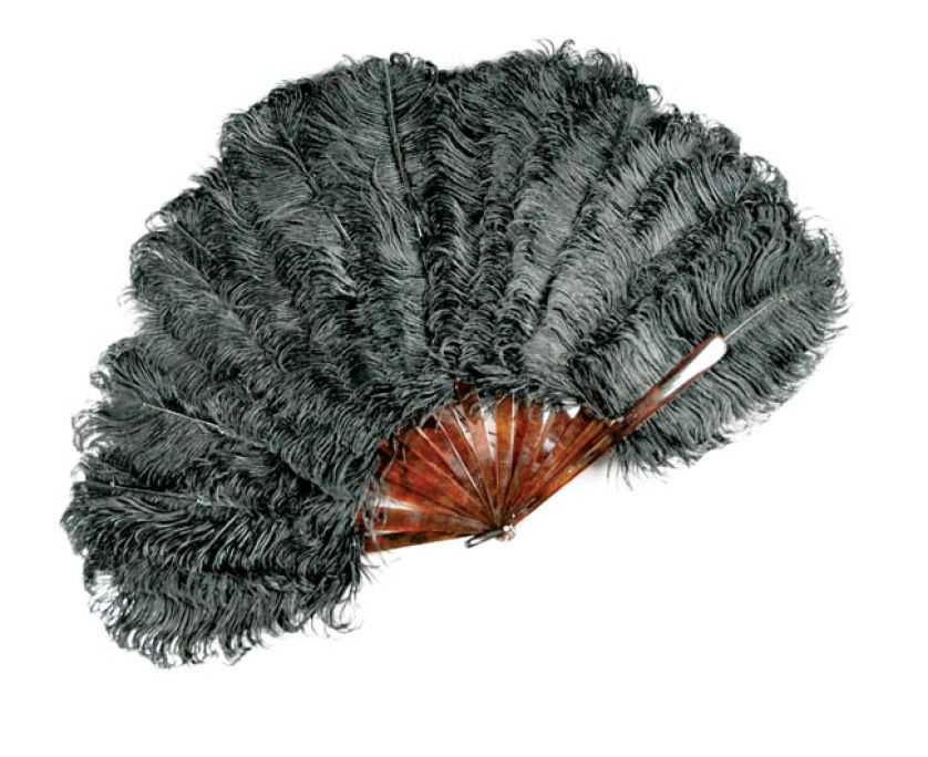 Wachlarz z czarnych strusich piór, początek XX w., cw 1200 zł, REMPEX