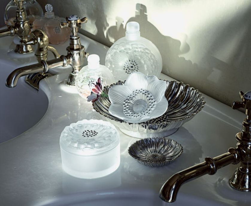 Kolekcja buteleczek Dahlia z 1935 r. Kryształ szroniony.