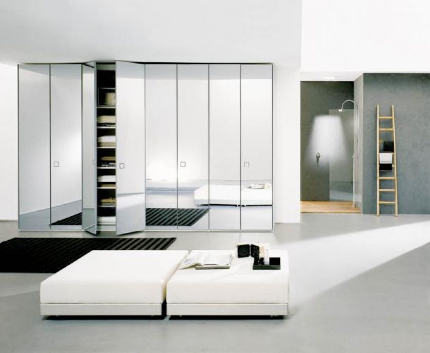 Lustrzana garderoba Atlante Seventy włoskiej firmy EmmeBi. FOCUS ON