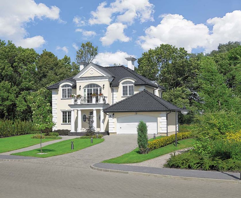 Ta elegancka rezydencja jest jak szkatułka z błyskotkami. Mnóstwo w niej luster, kryształów i mebli na wysoki połysk. Dużo