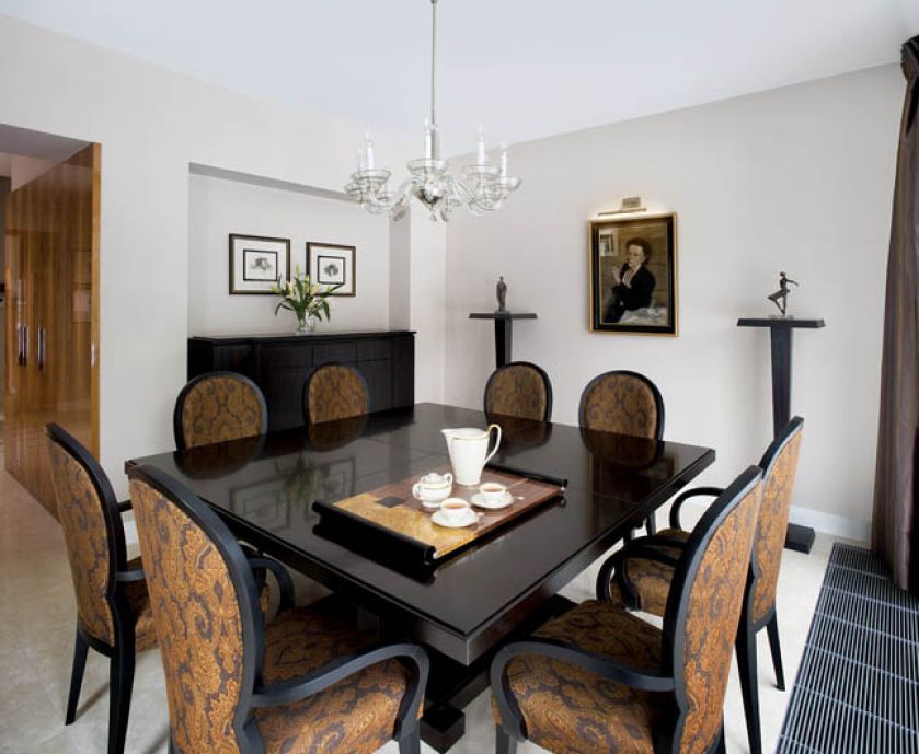 Ważne, by wszystko kupić w najlepszym gatunku: szlachetne tkaniny, drewno, forniry, wykończenia, dobre malarstwo i