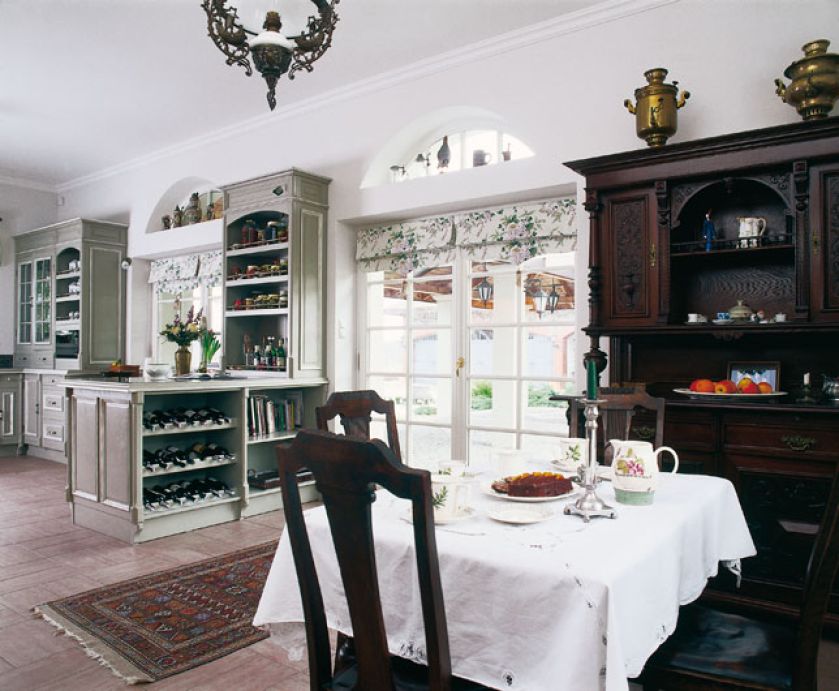 Dwór stanął w okolicy jakby żywcem wyjętej z obrazów Chełmońskiego