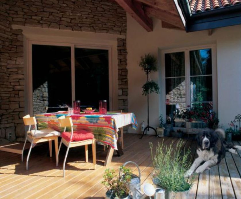 Gdy przychodzą goście, łączymy stoły i zaczyna się wielkie ogrodowanie.