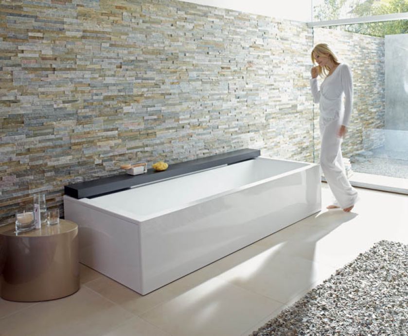 Wanna z kolekcji Nahho z wygodną półką. DURAVIT