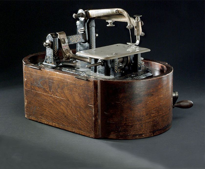 Historia wynalezienia maszyny do szycia z seksem w tle.