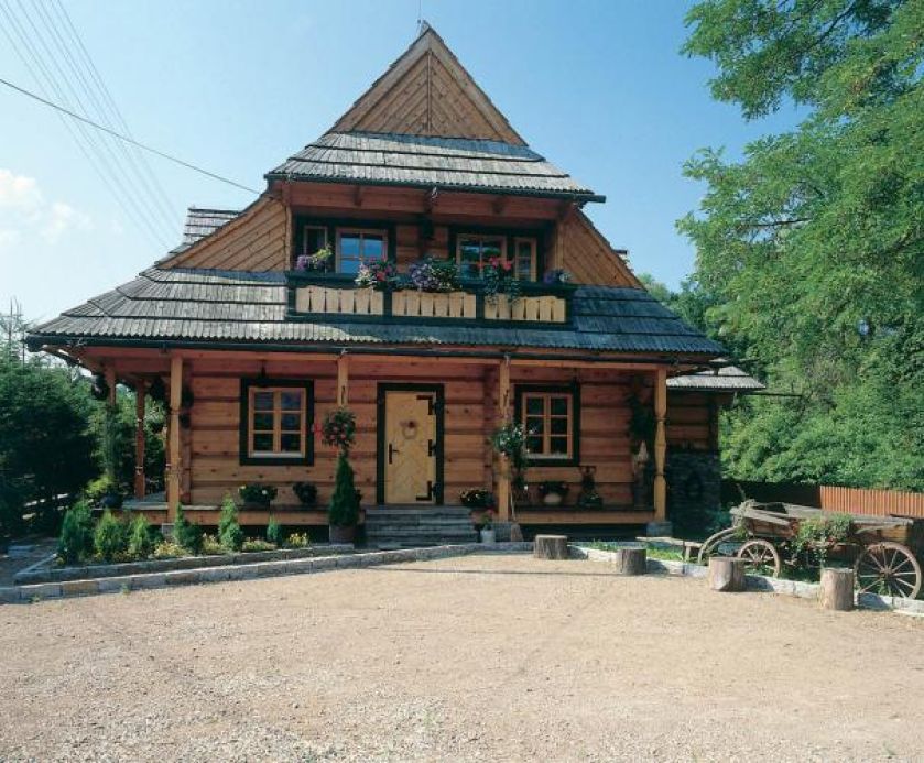 Ogród zdobi drewniany wóz. Wymarzone miejsce