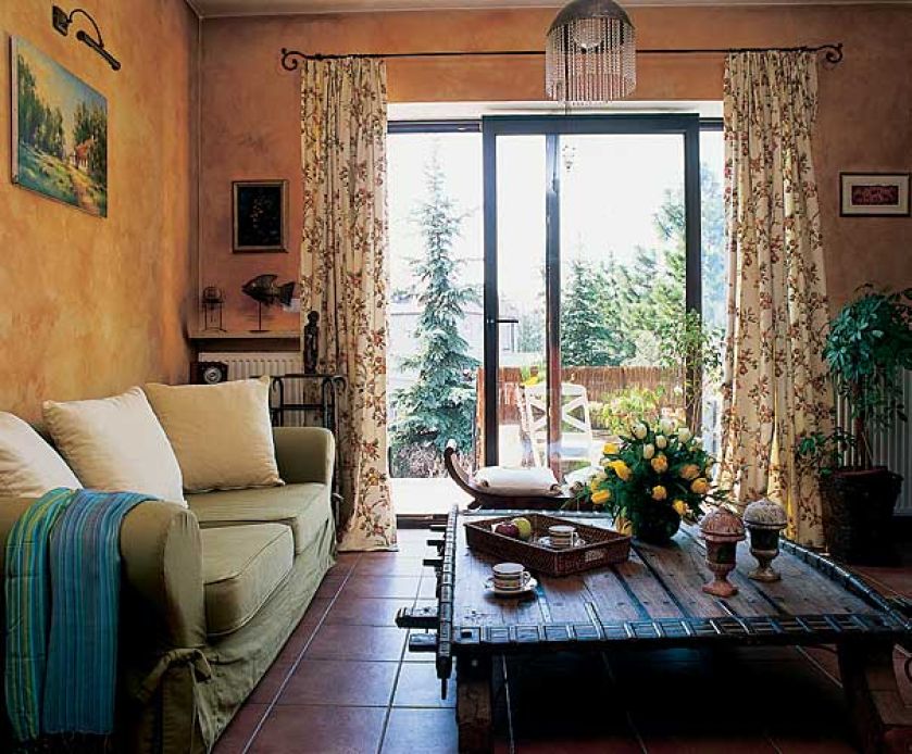 Dom urządzony pamiątkami, kolorami i inspiracjami z podróży.