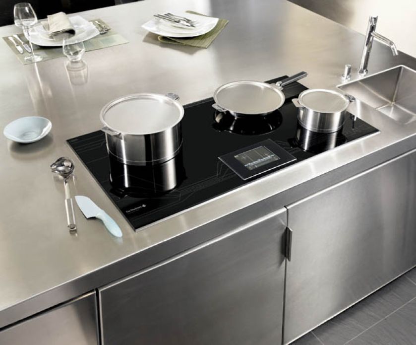 Model Piano. DE DIETRICH. AGD w śmiałych kolorach