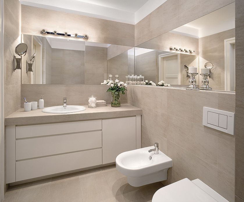 W tym domu rządzą szlachetne, stonowane kolory, klasyczne kształty i wygodne meble.