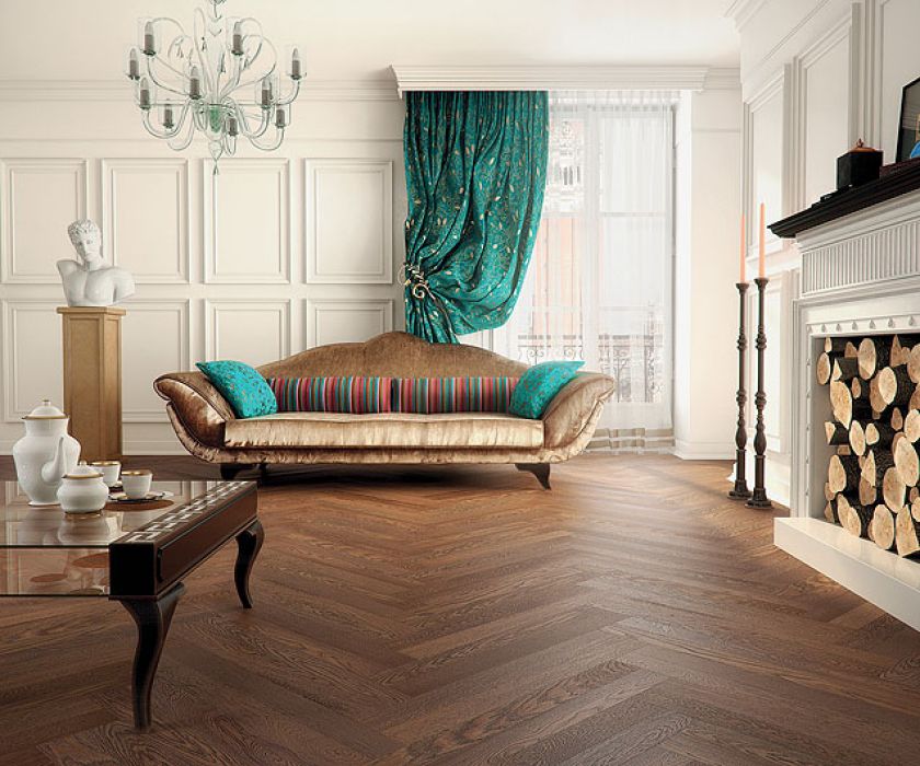 Dąb szczotkowany, pokryty matowym lakierem. Kosztuje 171 zł/m² netto. BARLINEK