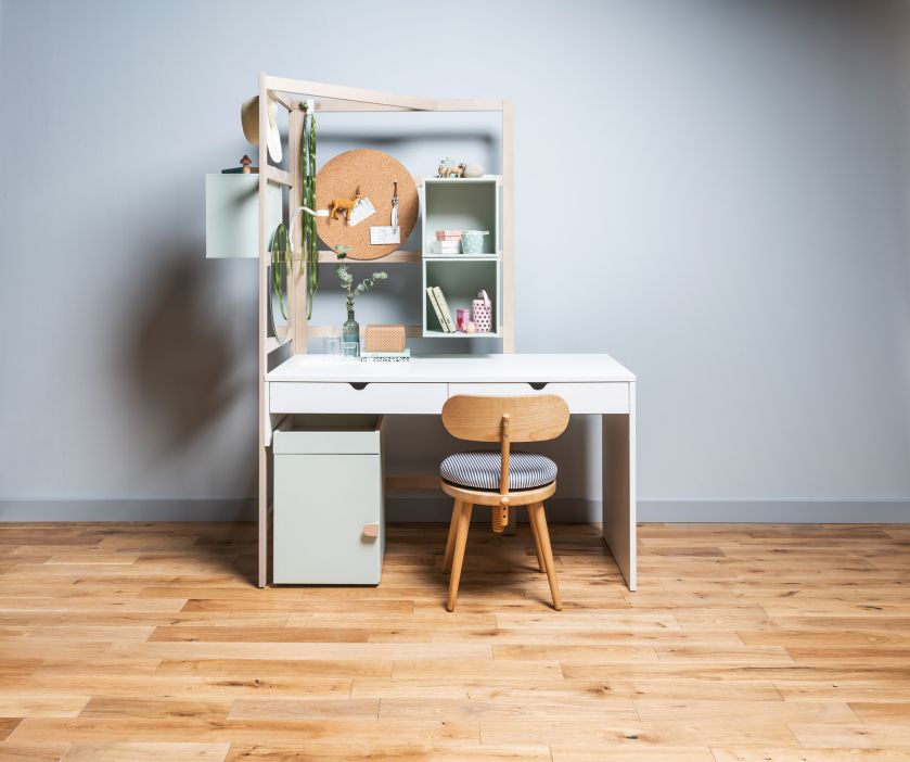 biurko w pokoju dziecka