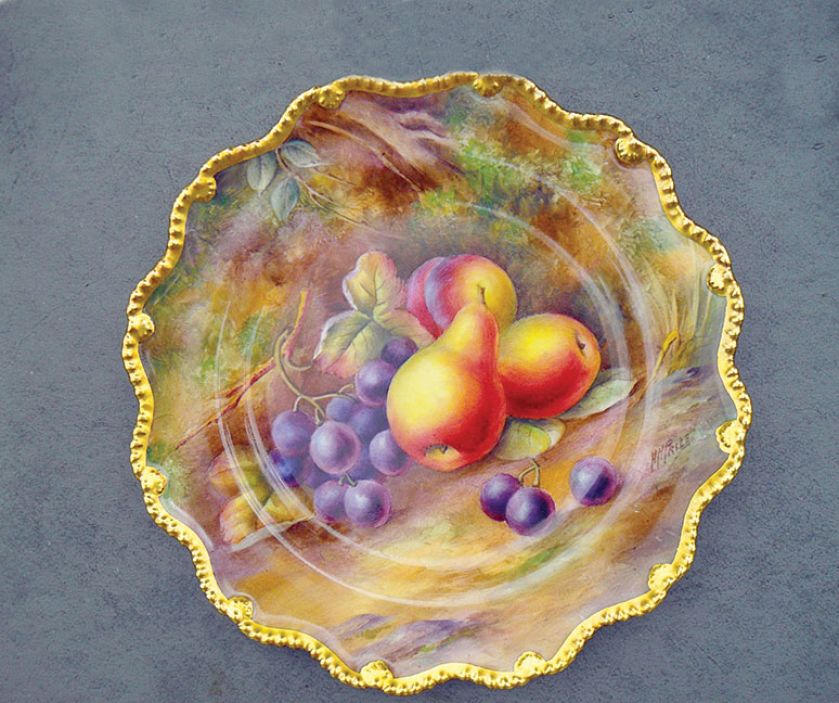 Talerz królweski Worcester Fruit z pozłacanymi krawędziami, 1940 r.