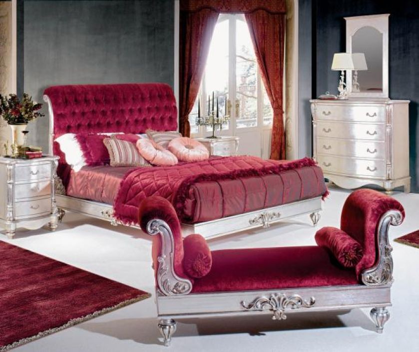 Wraca moda na puchowe piernaty, poduchy, pledy, kapy, falbany, koronki...