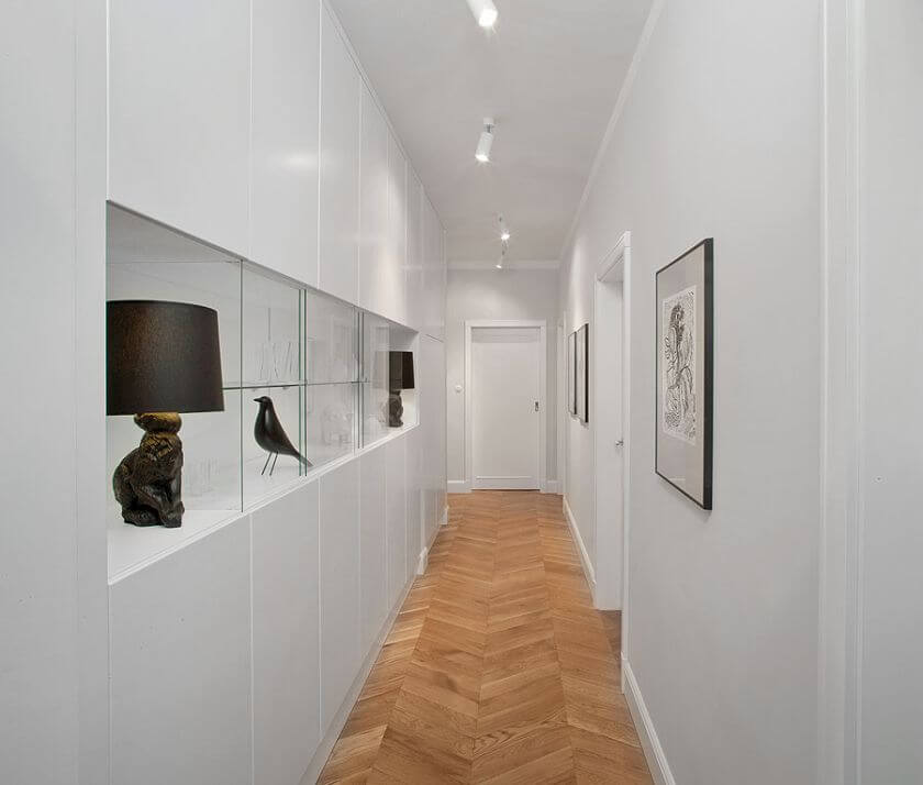 Ciepła nadaje naturane drewno na podłodze.