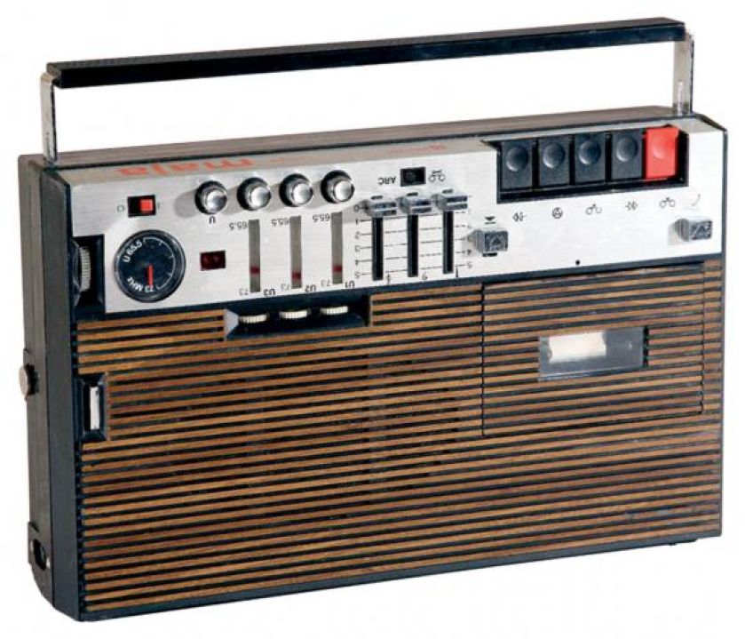 Maja , Eltra, odbiornik z magnetofonem kasetowym, produkowany od 1975 r., zaprezentowany na Targach w Poznaniu