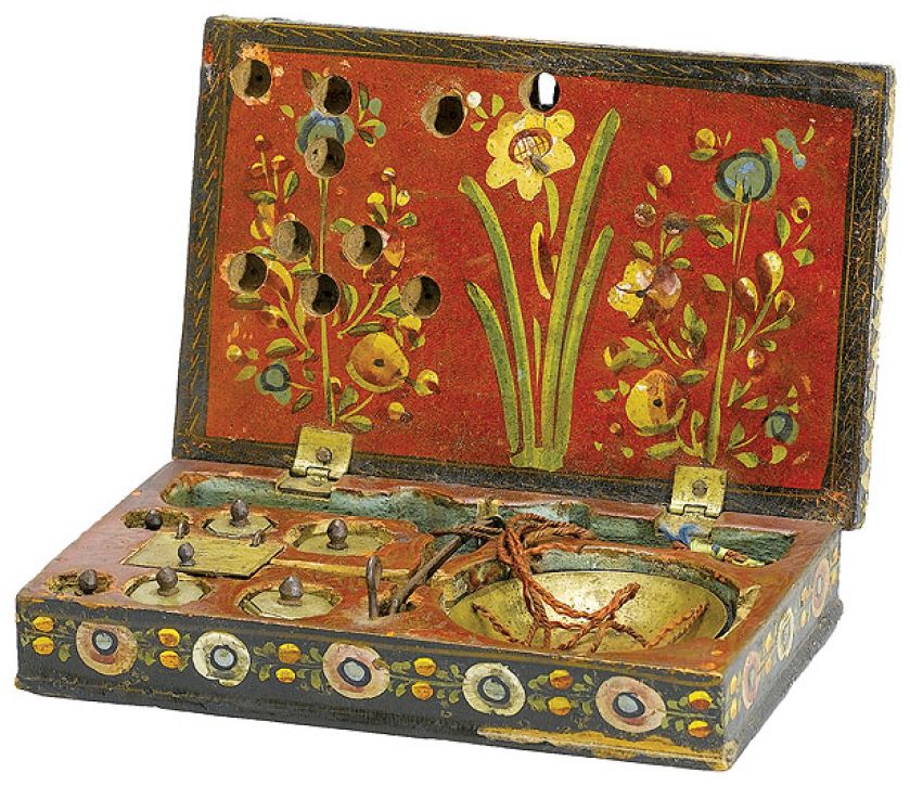 Perska, w dewnianym pudełku, XIX w.