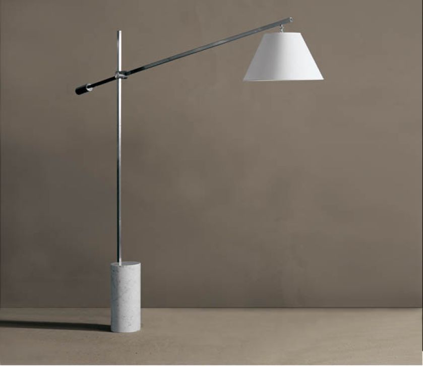 Stal nierdzewna, marmur i tkaninowy klosz, 1165 euro. STUDIO ITALIA