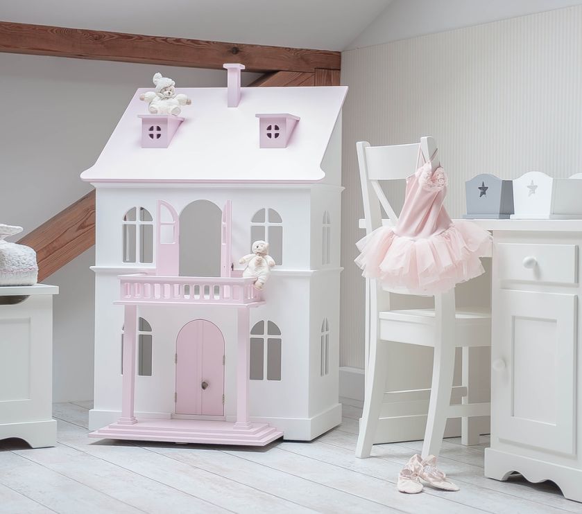 meble drewniane do pokoju dziewczynki