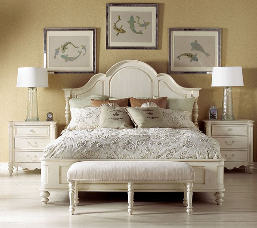 Szafka nocna za 2648 zł netto, łóżko Queen 5147 zł, ławeczka 1599 zł. JRNNIFER COLLECTION