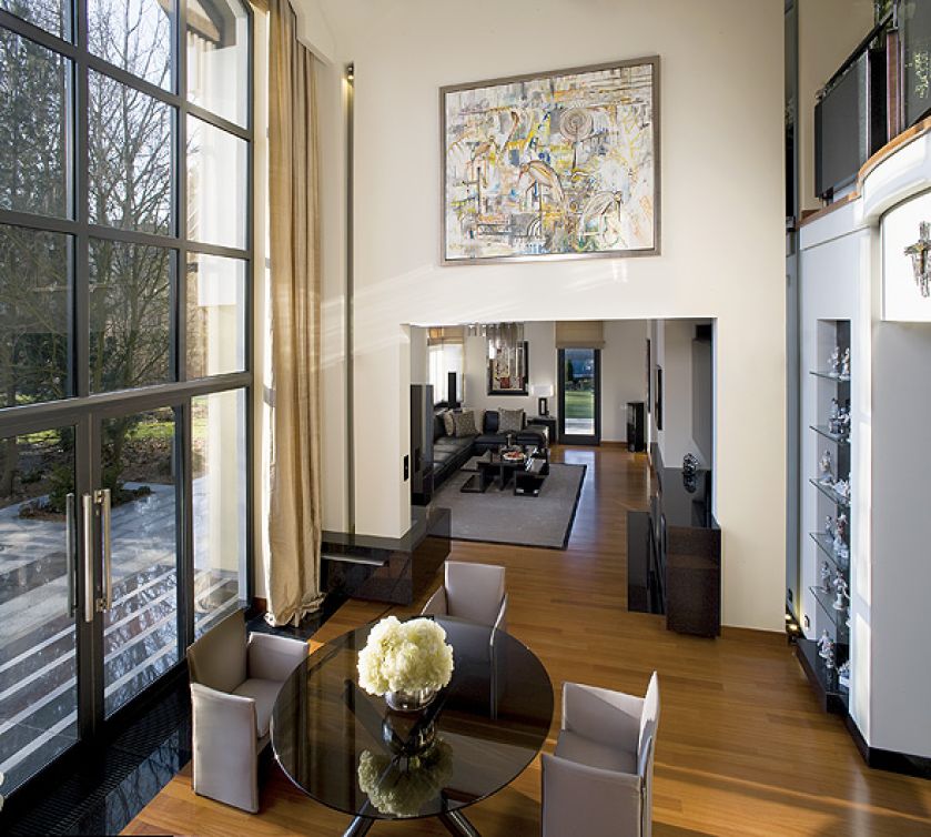 Dom jest otwarty na ogród - tworzy z nim zgrany duet.