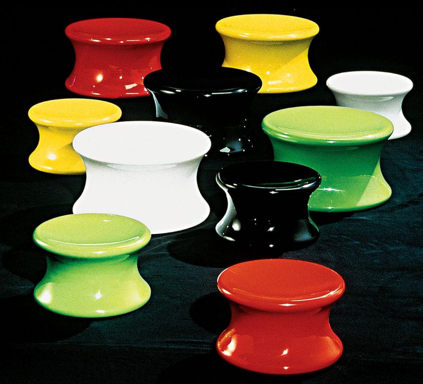 Stołki Mushroom, 1960 r. Eero Aarnio: Ball Chair, czyli meble na okrągło