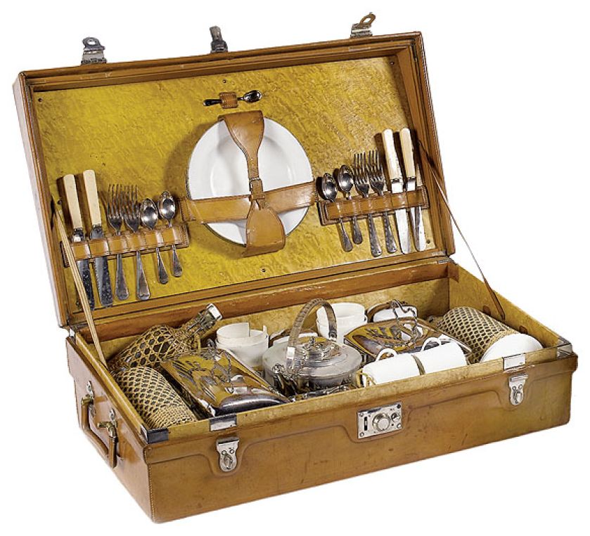 Skórzany, wewnątrz wykończony. Dzieje letnich pikników: zobacz jak urządzić je dziś