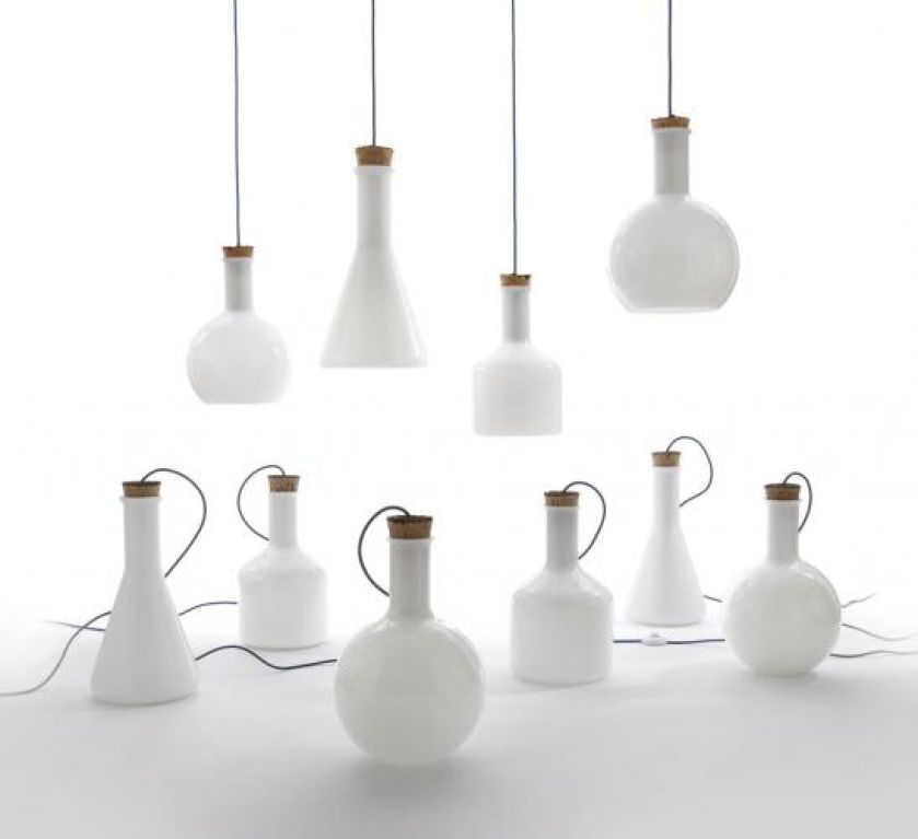 Benjamin Hubert- lampy Labware z dmuchanego szkła, zatkane portugalskim korkiem.