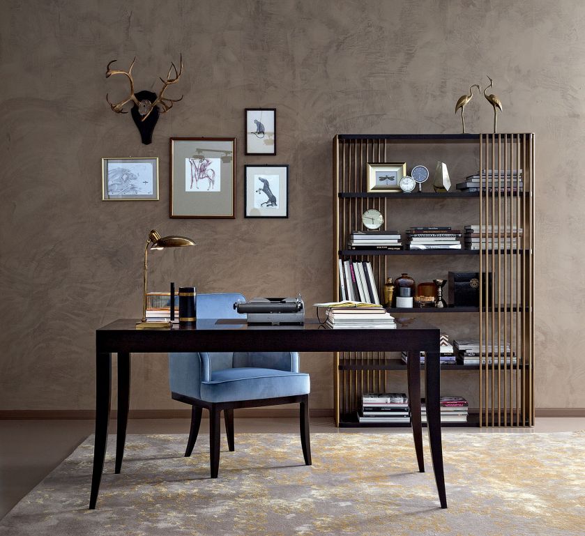 EMPIRE, metalowa konstrukcja wykończona na postarzany brąz, półki fornirowane orzechem amerykańskim, 16 660 zł, SELVA,