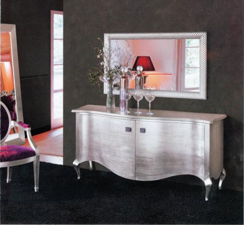 Posrebrzana komoda z serii Glamour kosztuje 14 000 zł. TONIN CASA