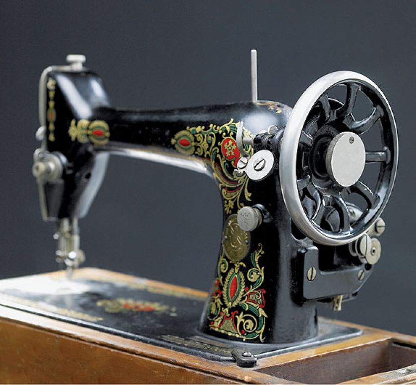 Historia wynalezienia maszyny do szycia z seksem w tle.