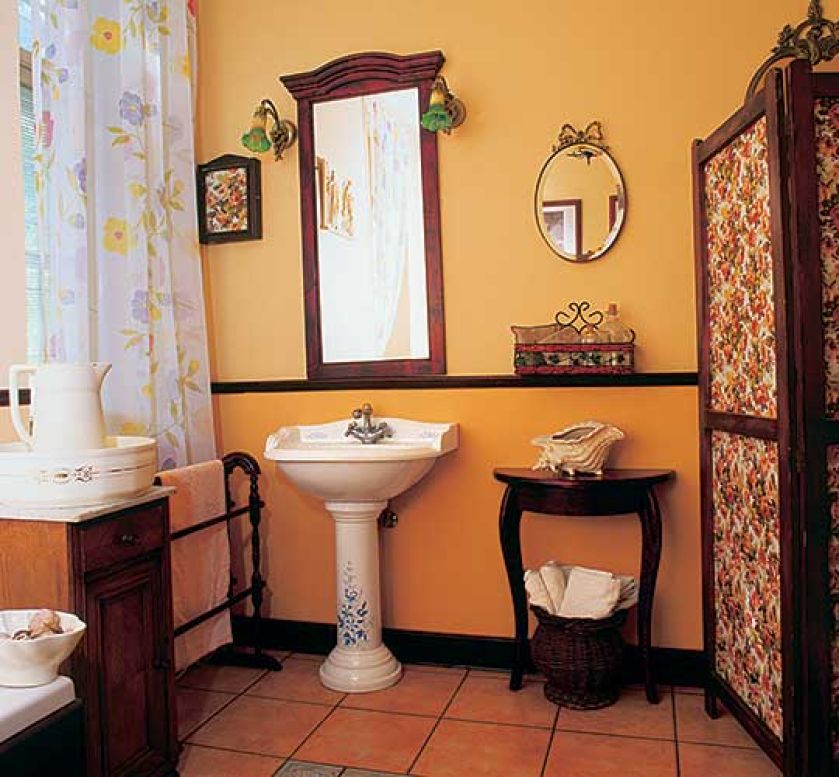 Łazienka ozdobiona motywami roślinnymi.