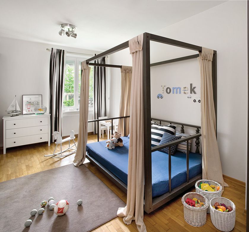 W tym domu rządzą szlachetne, stonowane kolory, klasyczne kształty i wygodne meble.