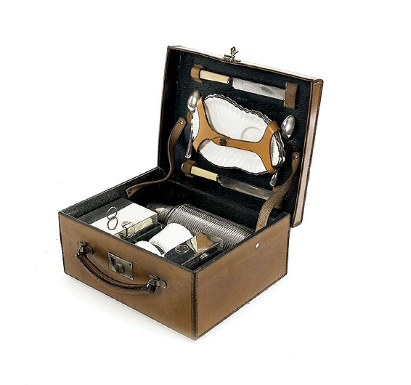 Skórzany kosz piknikowy, 1905 r., firmy Barra.