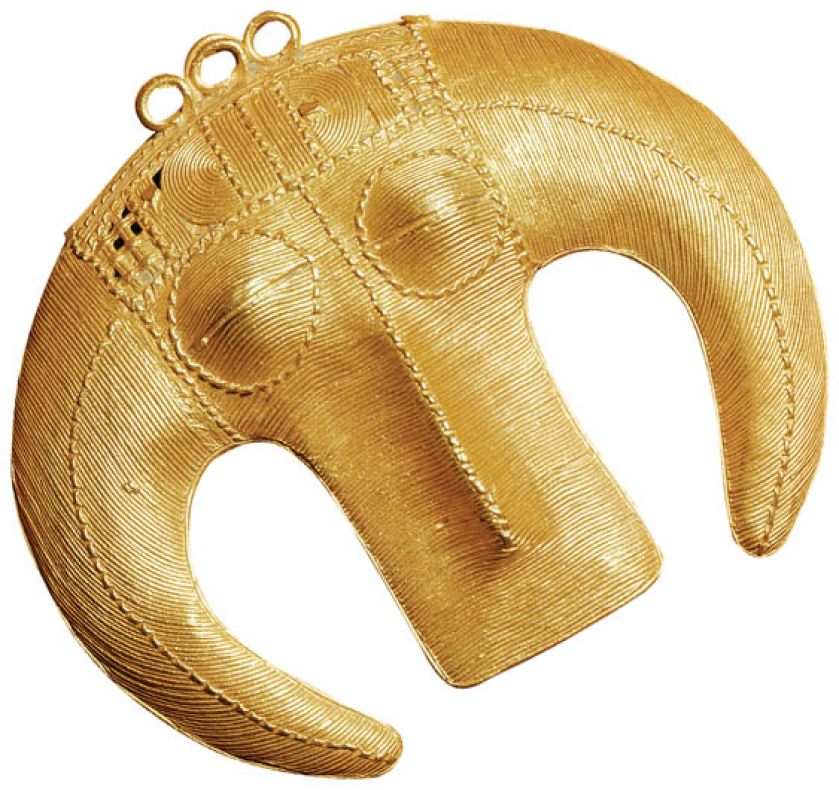 Część biżuterii przedstawiająca maskę owcy. Fot. East News