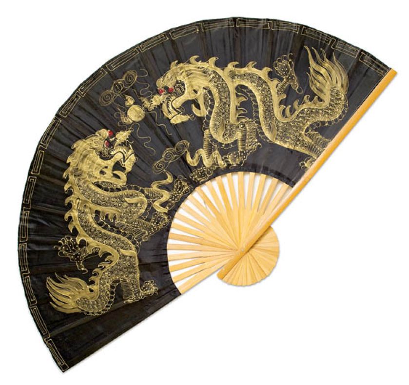 Wachlarz ze smokami, symbolami szczęścia i bogactwa, fot. SHUTTERSTOCK.COM