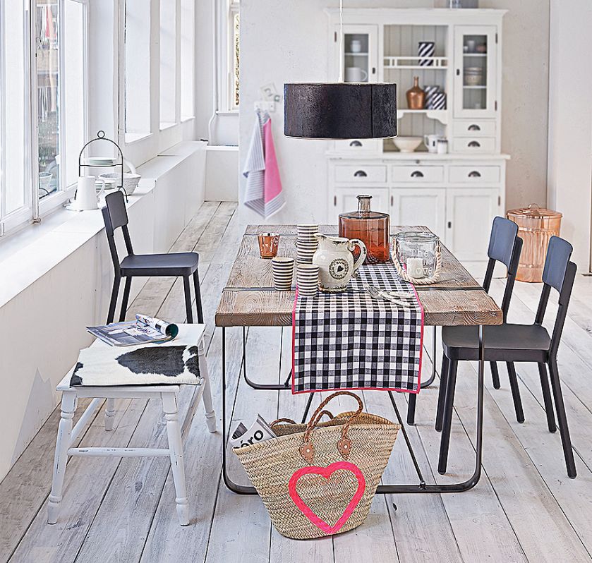 Esstisch – blat z surowego drewna, nogi metalowe, 499 euro, impressionen.de