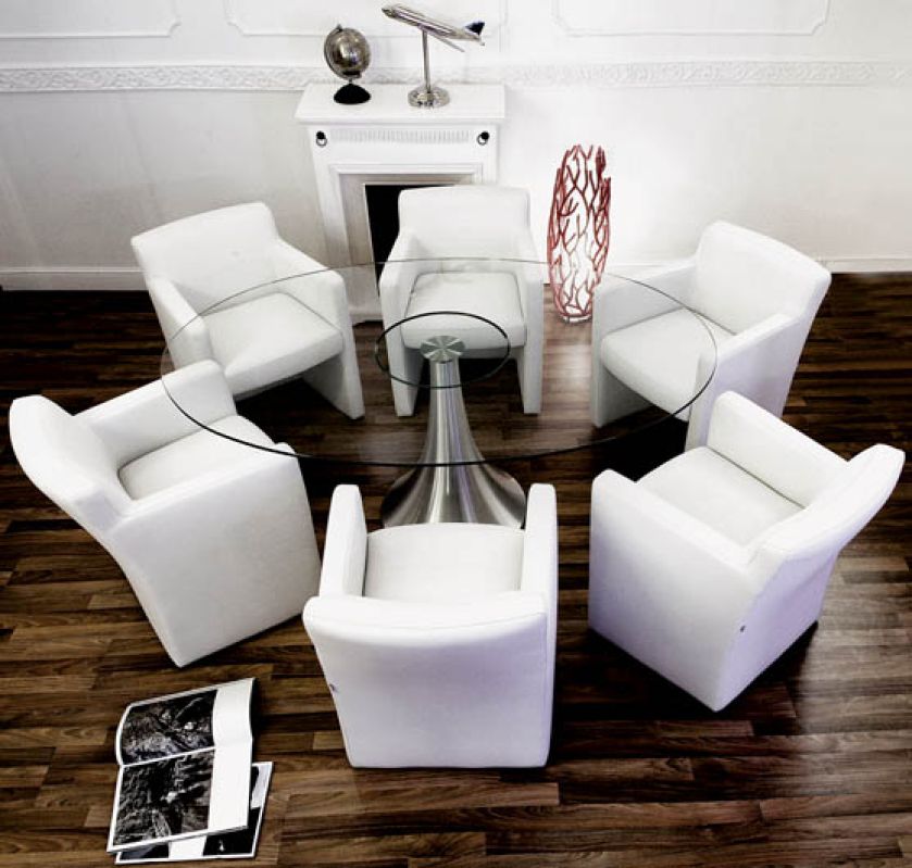 Kolekcja Classic Design: stół Grande Possibilita z aluminiową podstawą - 2809 zł, fotele Slow Food - od 1909 zł. HEDO DESIGN