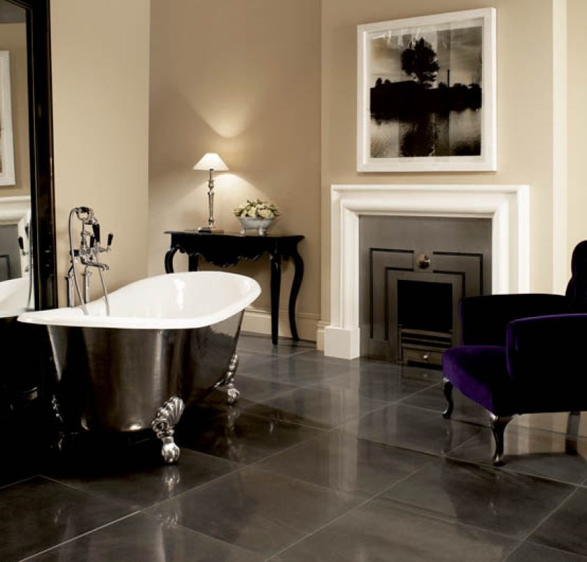 Jest kominek, fotel i konsola - czy to salon czy łazienka? Propozycja włoskiej firmy DEVON DEVON