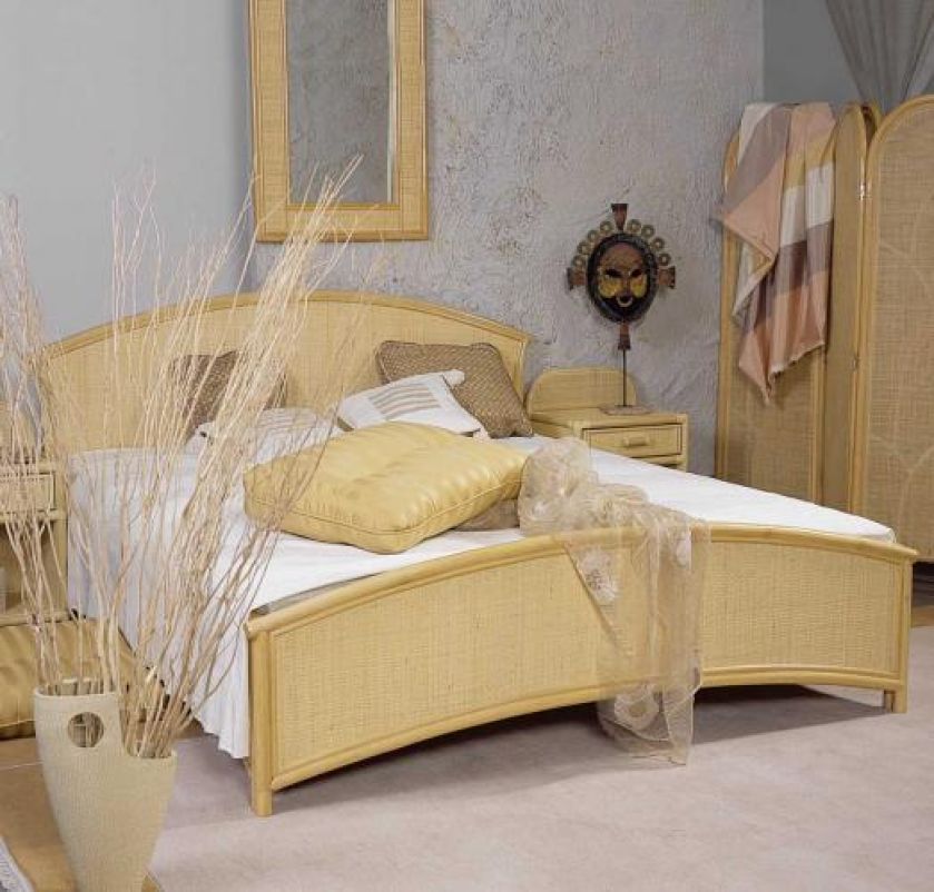 Łóżko rattanowe można zamówić w kolorze miodowym, koniakowym lub oliwkowym. Kosztuje 1661 zł. CALAMUS ROTAN