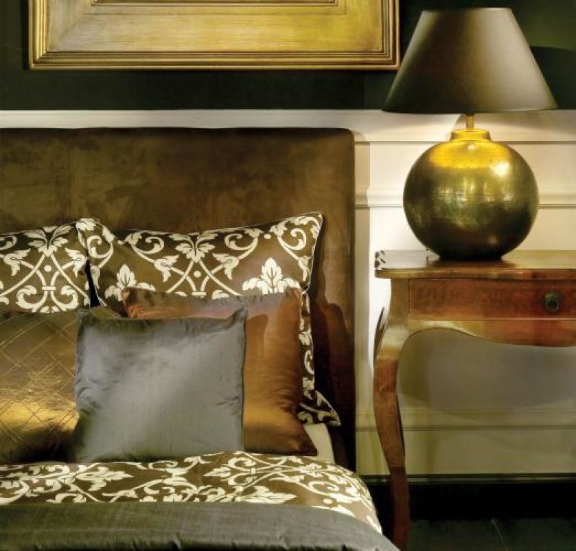 Mosiężna podstawa Algardi - 590 zł, bawełniany abażur Carbon - 89 zł. ALMIDECOR