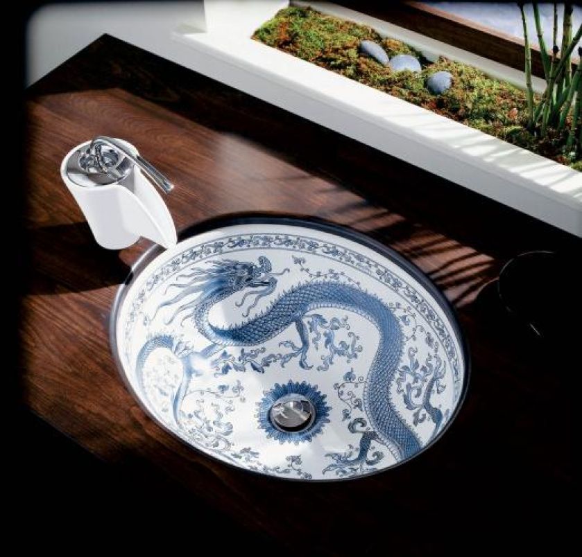 Motyw Imperial Blue jak na chińskiej wazie z dynastii Ming. Kosztuje 3900 zł. KOHLER