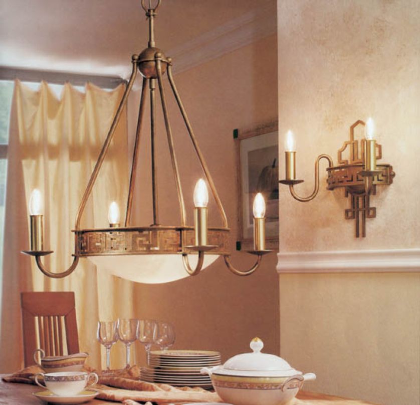 Żyrandol inspirowany czasami Króla Artura. KRYSZTAŁ